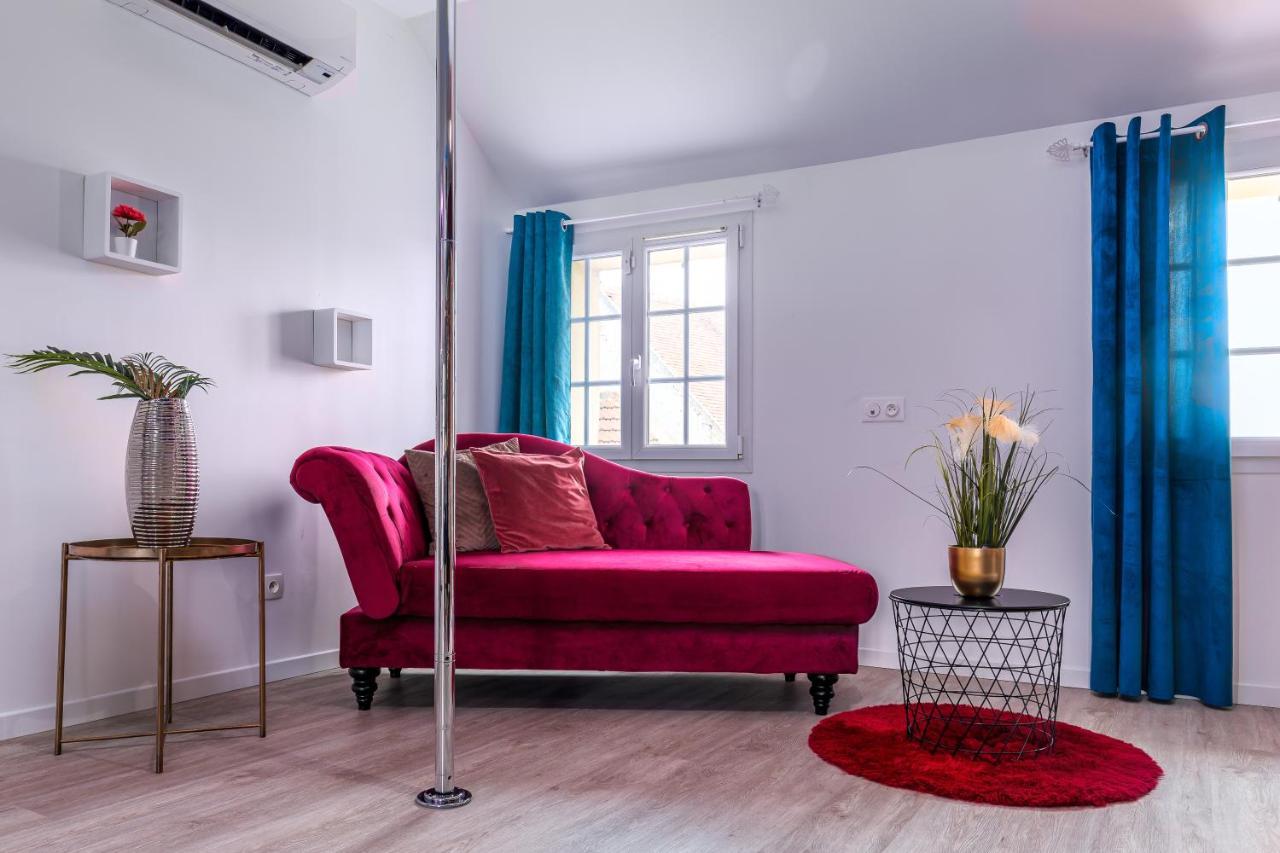 Suite L'Echappee - Maison Romantique - Spa & Sauna Privatif- Pole Dance - Lit Rond Avec Miroir Au Plafond Pezarches Exterior foto