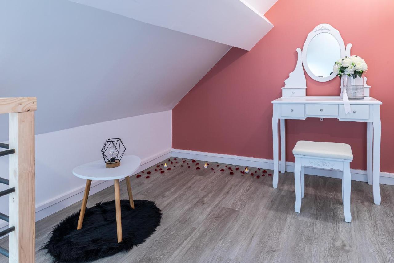 Suite L'Echappee - Maison Romantique - Spa & Sauna Privatif- Pole Dance - Lit Rond Avec Miroir Au Plafond Pezarches Exterior foto