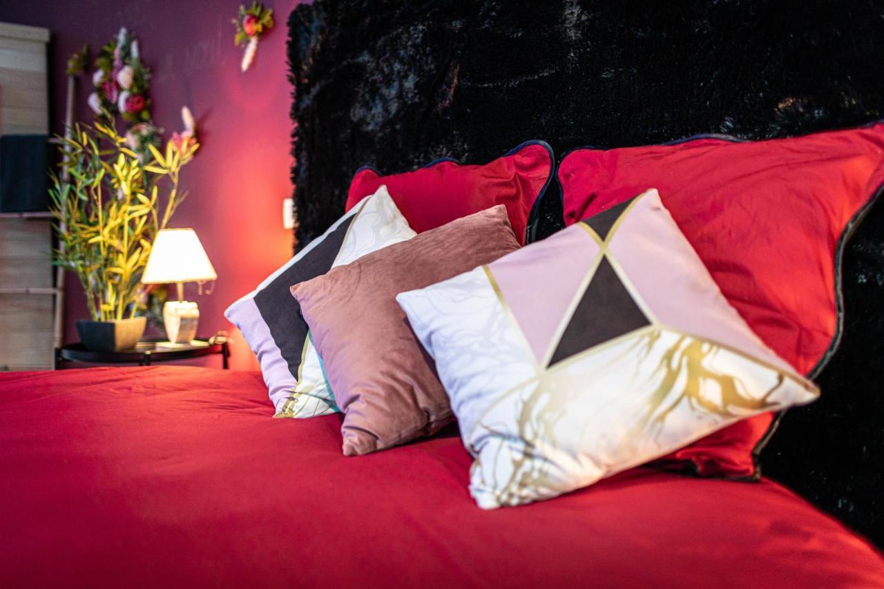 Suite L'Echappee - Maison Romantique - Spa & Sauna Privatif- Pole Dance - Lit Rond Avec Miroir Au Plafond Pezarches Exterior foto