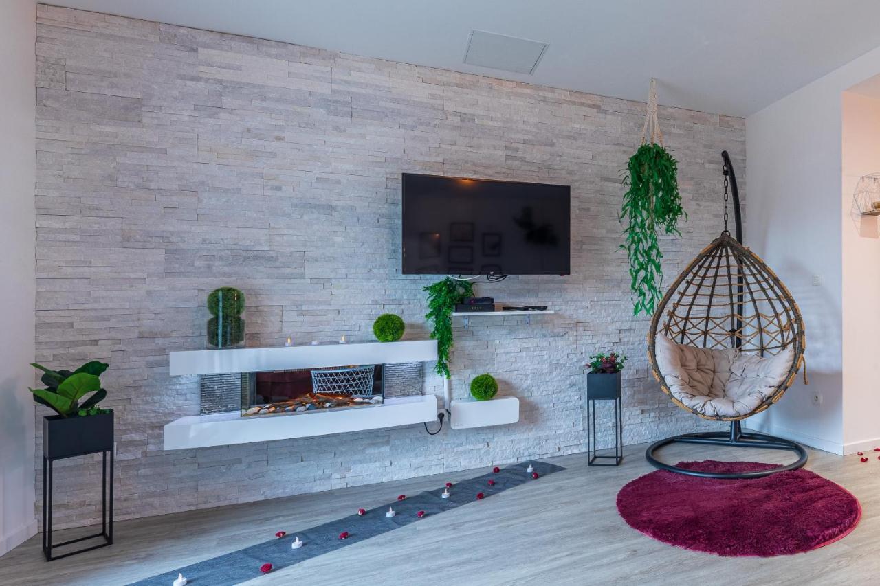 Suite L'Echappee - Maison Romantique - Spa & Sauna Privatif- Pole Dance - Lit Rond Avec Miroir Au Plafond Pezarches Exterior foto
